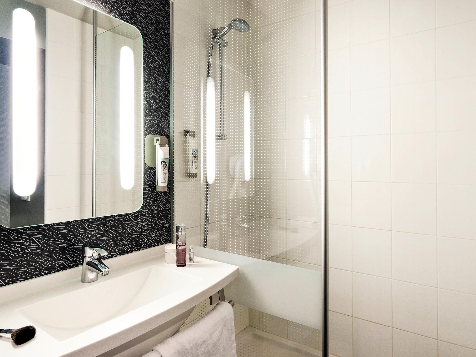 Ibis Grenoble Centre Bastille Exterior photo