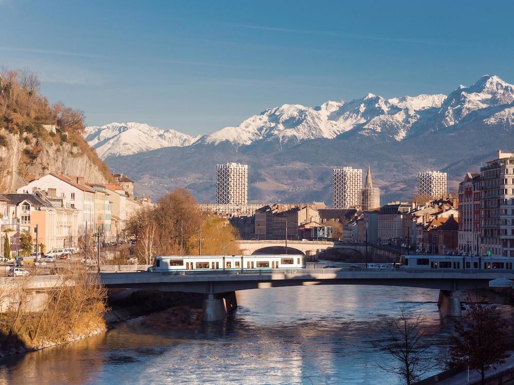 Ibis Grenoble Centre Bastille Exterior photo
